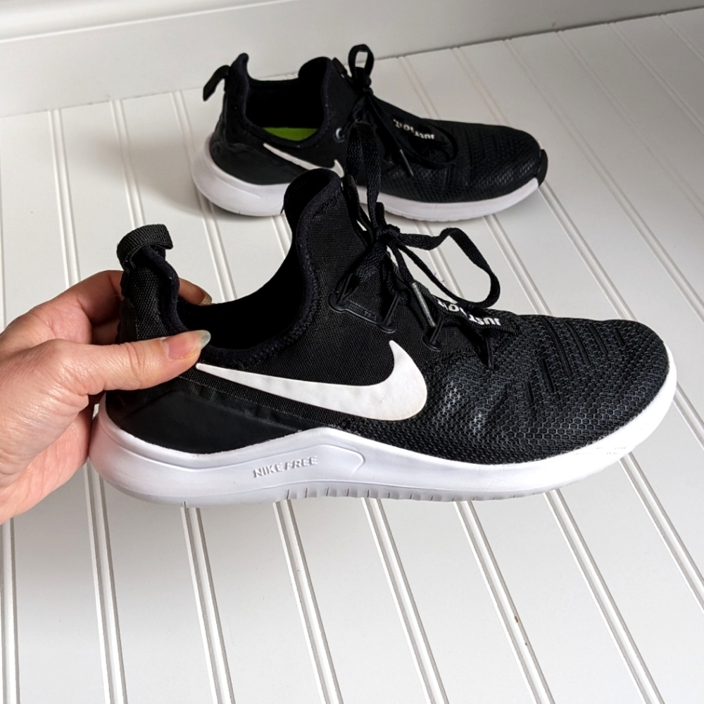 Nike Black and White Women's Athletic Shoes